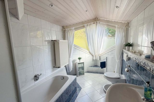 Badezimmer (DG)
