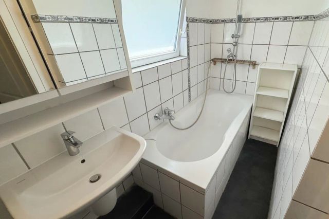Tageslichtbad mit Wanne OG