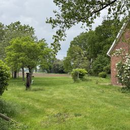 Ferienhaus mit Dauerwohnsitz – solides Landhaus im Grünen