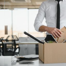 K&uuml;ndigung wegen schlechter F&uuml;hrungskraft: Was Arbeitnehmer wissen m&uuml;ssen