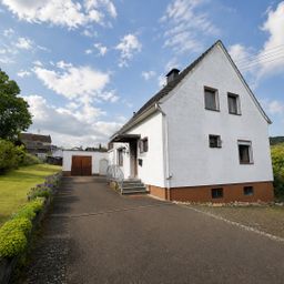 Einfamilienhaus mit großem Garten