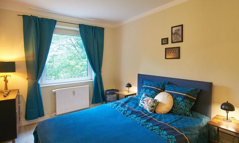 gro&szlig;es Schlafzimmer