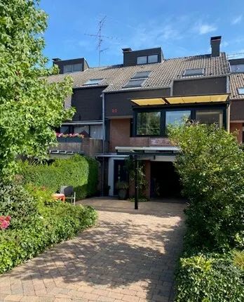 Interessantes Split- Level- Haus mit Carport in Hamminkeln