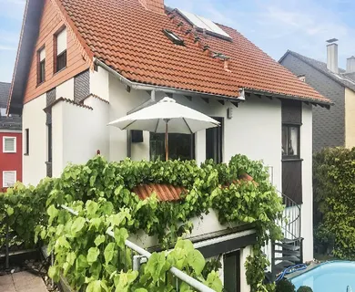 Große Wohnung mit Garten und Praxis im unteren Bonn-Holzlar
