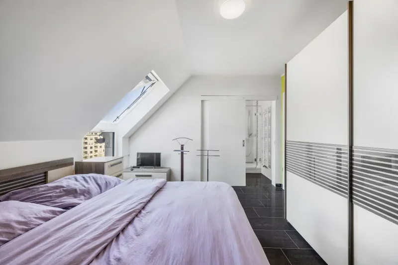 Schlafzimmer mit Bad en Suite im Obergeschoss