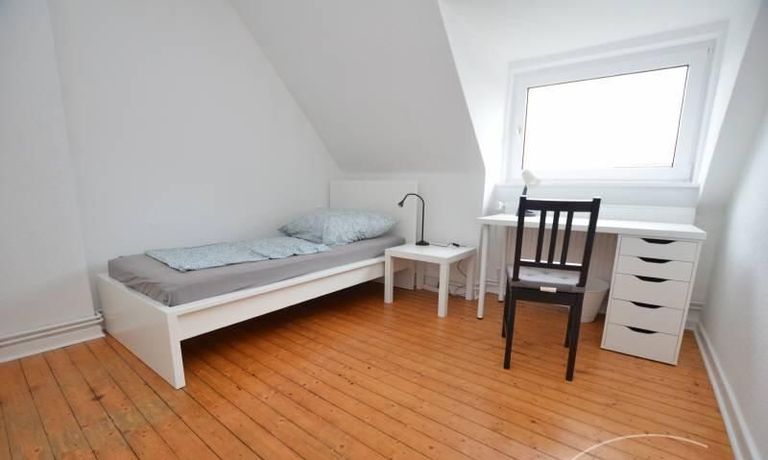 Schlafzimmer 1