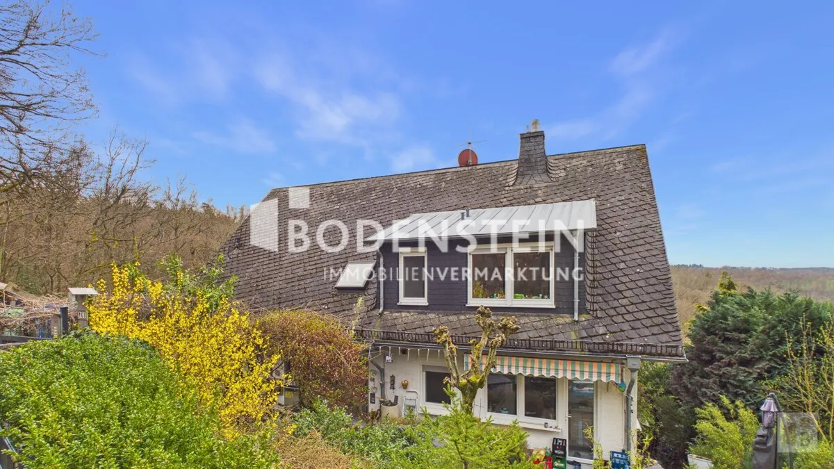 Blick von der Höhenstraße auf das Haus