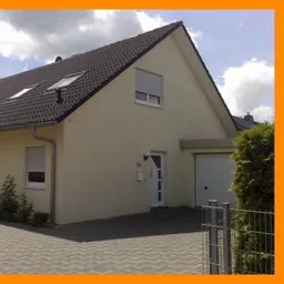 Niedrigenergiehaus mit 2 Wohnungen und Sonnenkollektoren sucht Besitzer.
*OHNE KÄUFERPROVISION*