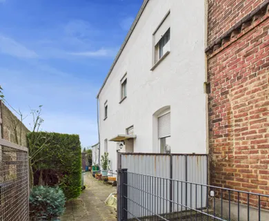 Sanierungsbedürftige Doppelhaushälfte mit Potenzial..