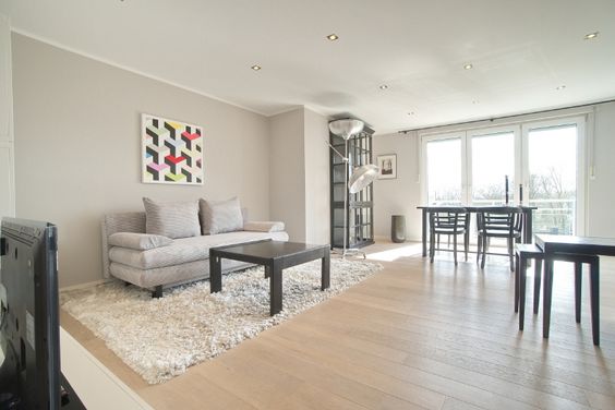 High quality, stylish luxury apartment with lots of home comfort extras, balcony terrace and garage