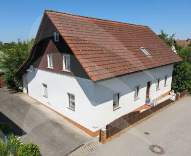 Freistehendes Einfamilienhaus mit Entwicklungspotenzial