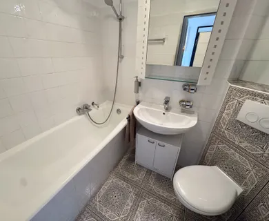 Möblierte 1-Zimmer-Wohnung in Muffendorf, mit großem Balkon und traumhafter Aussicht - Photo 2