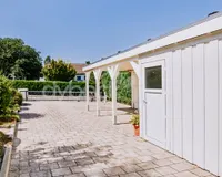 Carport mit Blick zur Straße