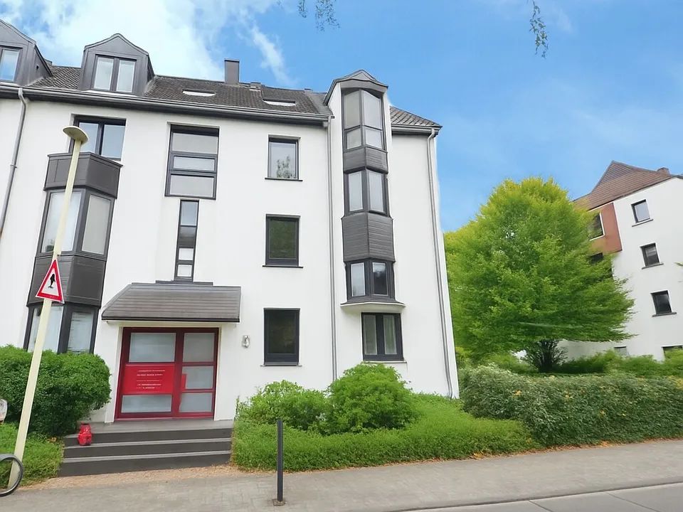 Ihr Wohlfühl-Zuhause: 3-4 Zimmer-Wohnung mit Wintergarten, Garten und Terrasse in Bonn-Duisdorf