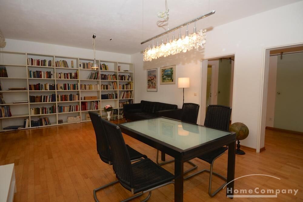 Helle und stilvoll möblierte Wohnung mit großem Balkon und Gartenblick - Foto 5