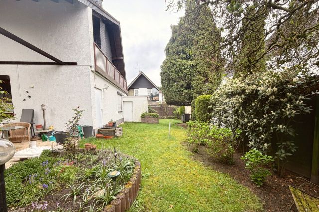 Garten des Haupthauses mit Zugang zur GA