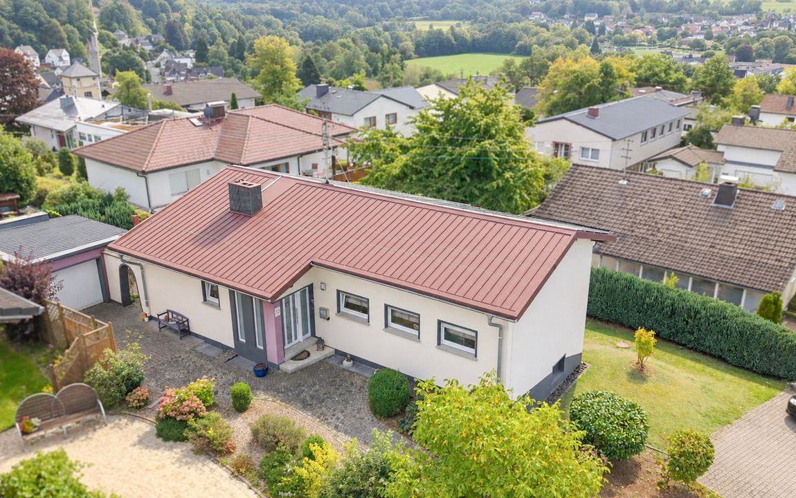 Ein-/Zweifamilienhaus in traumhafter Ortsrandlage – Perfekt für Familien! Kita & Grundschule im Ort!