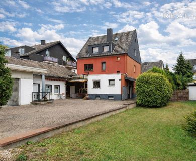 Großes Anwesen mit ca. 460 m² Wohn-/Nutzfläche und knapp 1.000 m² Grundstück