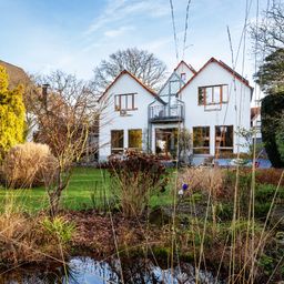 Mehrfach ausgezeichnete Architekturperle in Premiumlage der Waldsiedlung