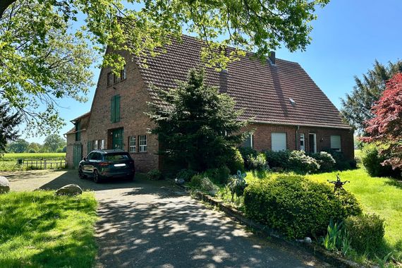 Resthof in malerischer Alleinlage auf 4,5 ha zu verkaufen