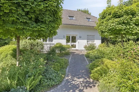 Bezugsfreies 1-2 Familienhaus auf riesigem Traumgrundstück in Ratingen