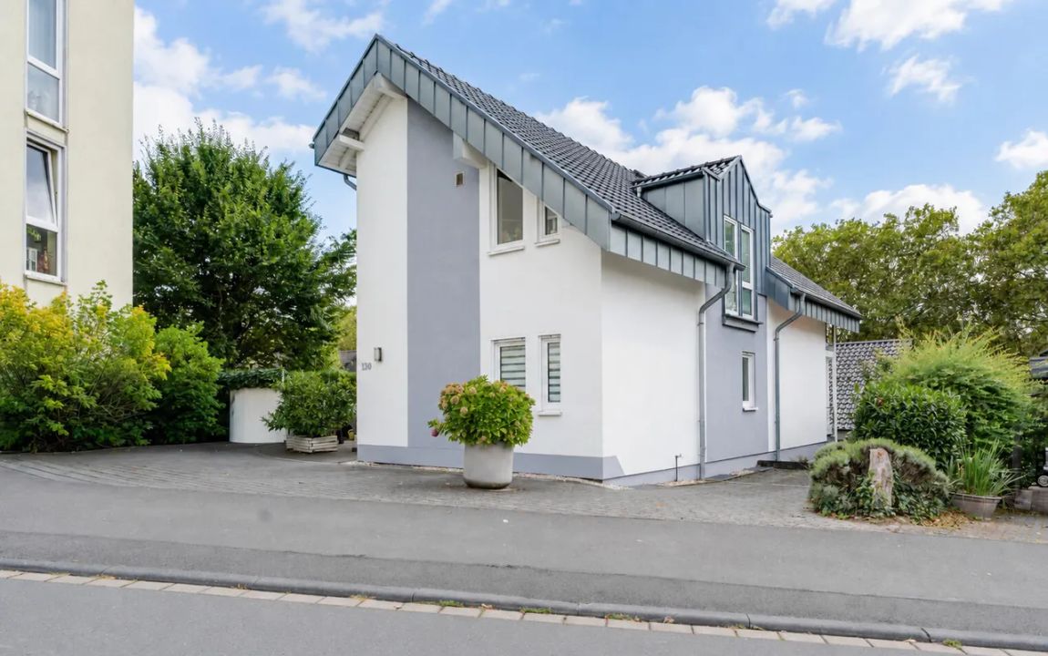 Stilvolle 3-Zimmer-Wohnung mit Balkon, Stellplatz und Fußbodenheizung