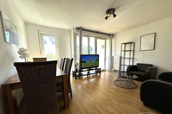 25971 HomeCompany Dresden Möbliert/Furnished 2-Zimmer Apartment mit Balkon in Dresden- Strehlen 2 Personen