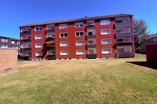 Balkonseite des Nachbarhauses - fertige Fassade!