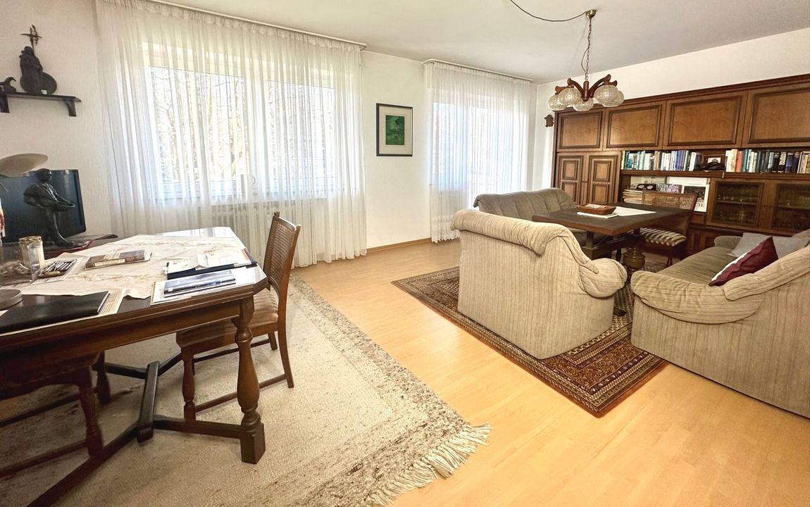 Charmante, helle 2 Zimmer-Wohnung  mit Balkon