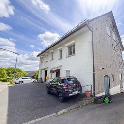 Gepflegtes Zweifamilienhaus mit vermieteter Wohneinheit und Entwicklungsmöglichkeit nahe Waldbröl!