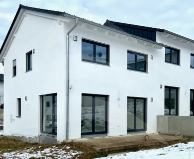 Erstbezug KFW55: Helle Doppelhaushälfte mit Südausrichtung