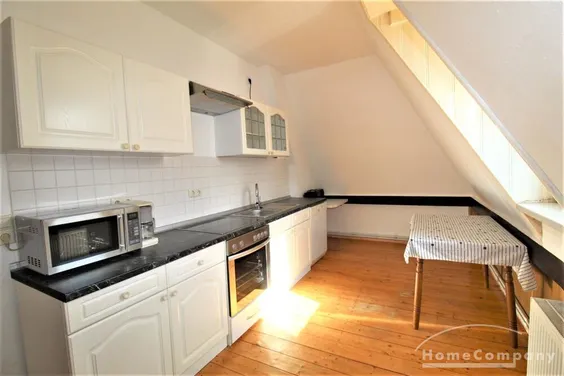 19635 HomeCompany Möbliert/Furnished Hübsche große Altbauwohnung mit Holzfußboden in Meißen Mansardgeschoß! max. 4 Personen