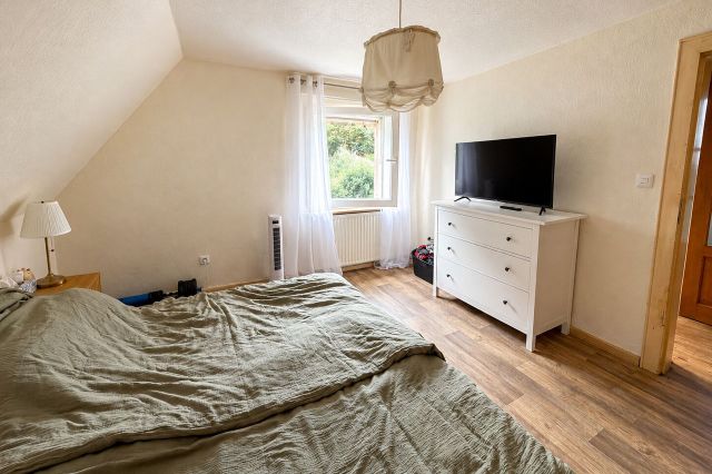 Schlafzimmer (DG)