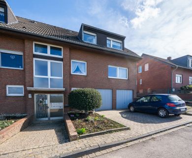 Ruhiges Rendite-Juwel mit Weitblick: Gepflegte 3-Zimmer-DG-Wohnung in charmanter 4-Parteien-Einheit