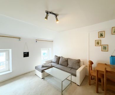 MÖBLIERTE 3-ZIMMERWOHNUNG IN ALTBAU ZU MIETEN!