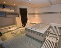 ausgedehnter Wellnesbereich