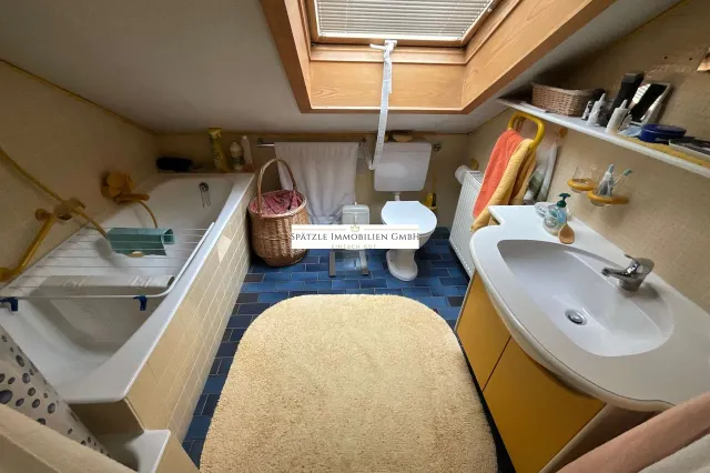 DG Hauptwohnung Badezimmer