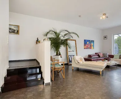 Ratingen-Lintorf: Moderne Doppelhaushälfte mit sonnigem Garten, Dachterrasse und Garage