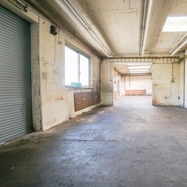 Düsseldorf-Bilk: Vielseitig nutzbare Lager- / Produktionsfläche mit Büro im Hinterhof