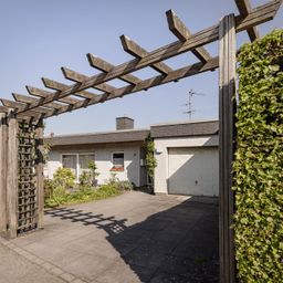Ein Zuhause für die ganze Familie: Lichtdurchflutetes Einfamilienhaus in grüner Umgebung