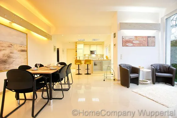 Großzügige Komfortwohnung mit Wellnessbad, Terrasse, Garage und DSL