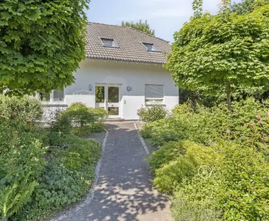 Bezugsfreies 1-2 Familienhaus auf riesigem Traumgrundstück in Ratingen