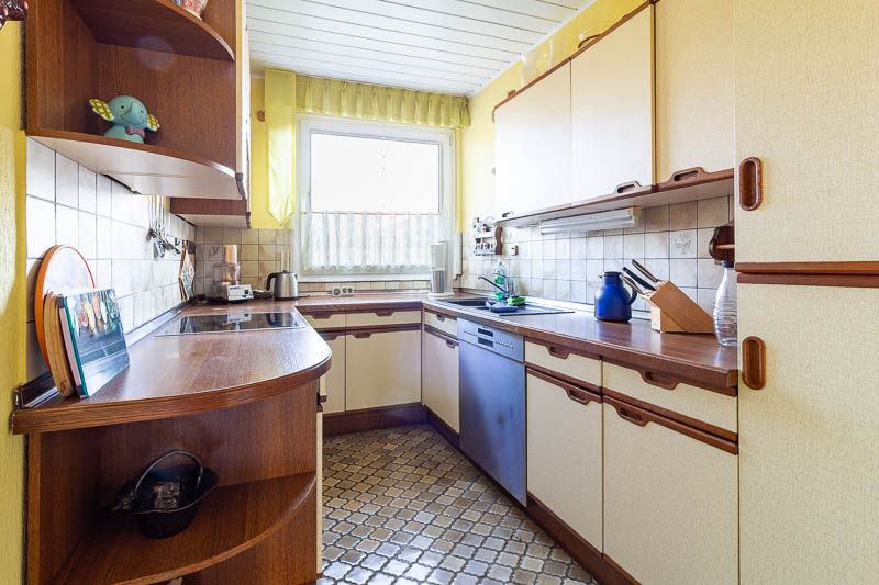 Südlich ausgerichteter Garten mit viel Sonnenlicht – der perfekte Ort für entspannte Tage im Freien.