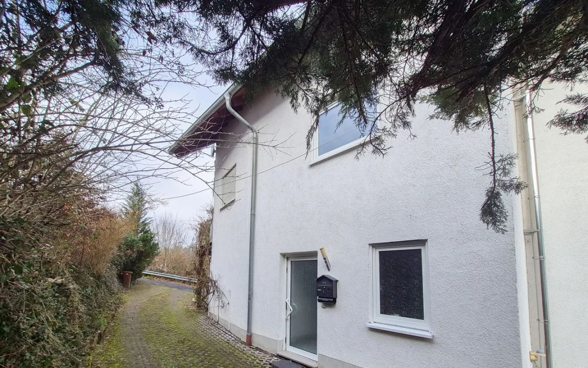 Ihr neues Familienglück – gepflegtes Reihenendhaus mit Balkon & Platz zum Leben – Nähe Puderbach!!