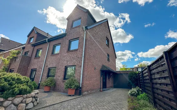 Sanierte Doppelhaushälfte mit Garten und Garage zur Miete in Essen-Dellwig