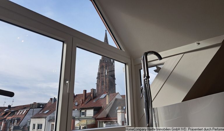 Blick aufs M&uuml;nster von Badewanne im Schlafzimmer