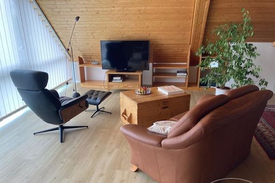 1 Zi. Atelier. Whg. möbliert, sehr hell in ruhiger Lage in Uni- u. Parknähe.