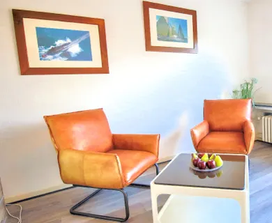 HELLES MÖBELIERTES APARTMENT MIT BALKON NÄHE GERICHT KREFELD