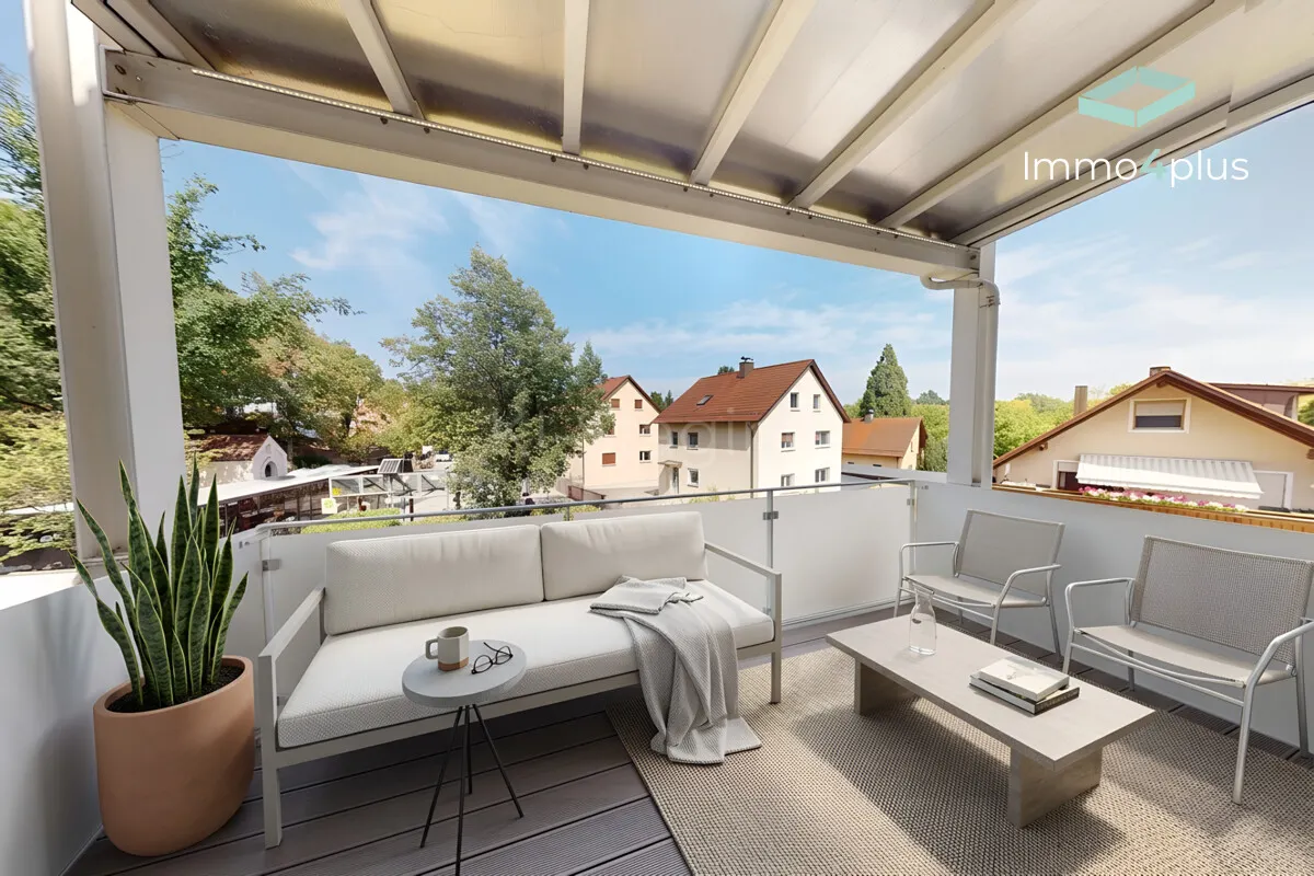 Großer Balkon für Lebensqualität