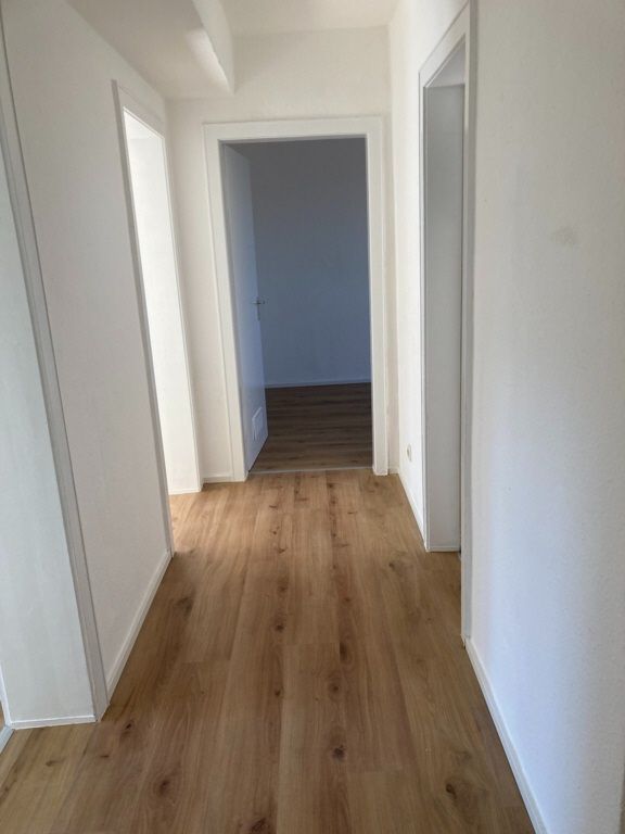 Sanierte 4 Zimmerwohnung im Erdgeschoss mit Dusche , Balkon und Keller - Foto 5